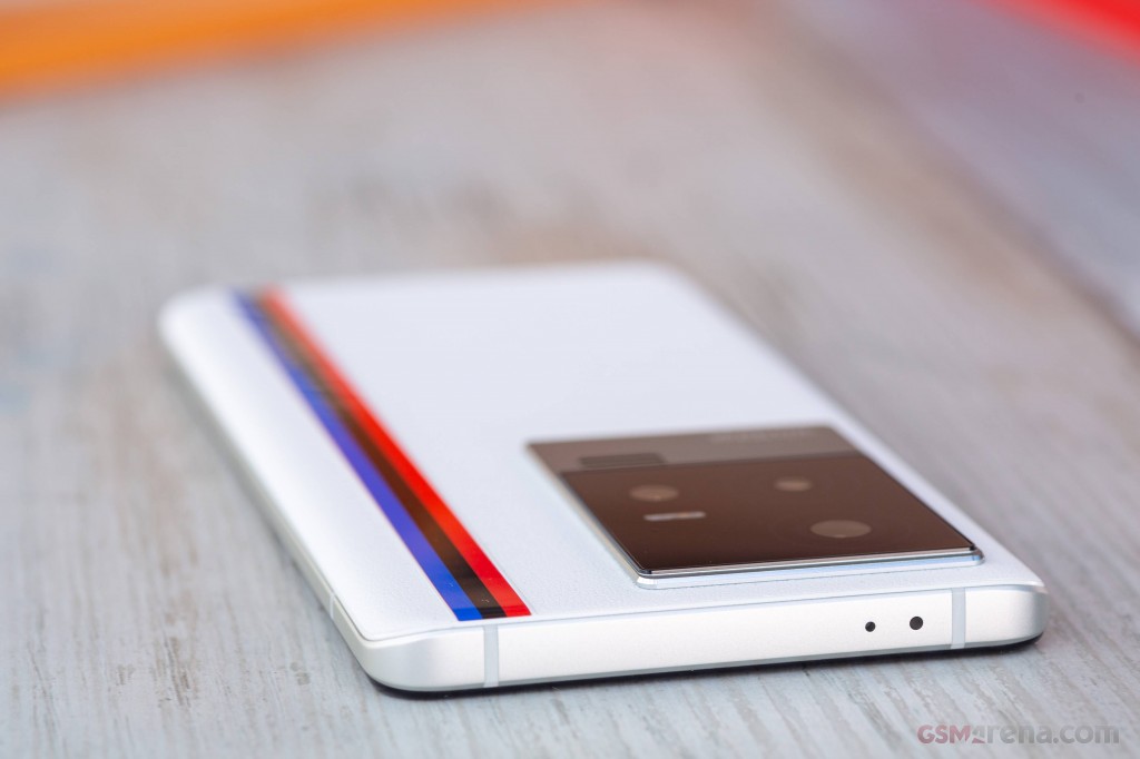 vivo iQOO 11 hands-on photo 11