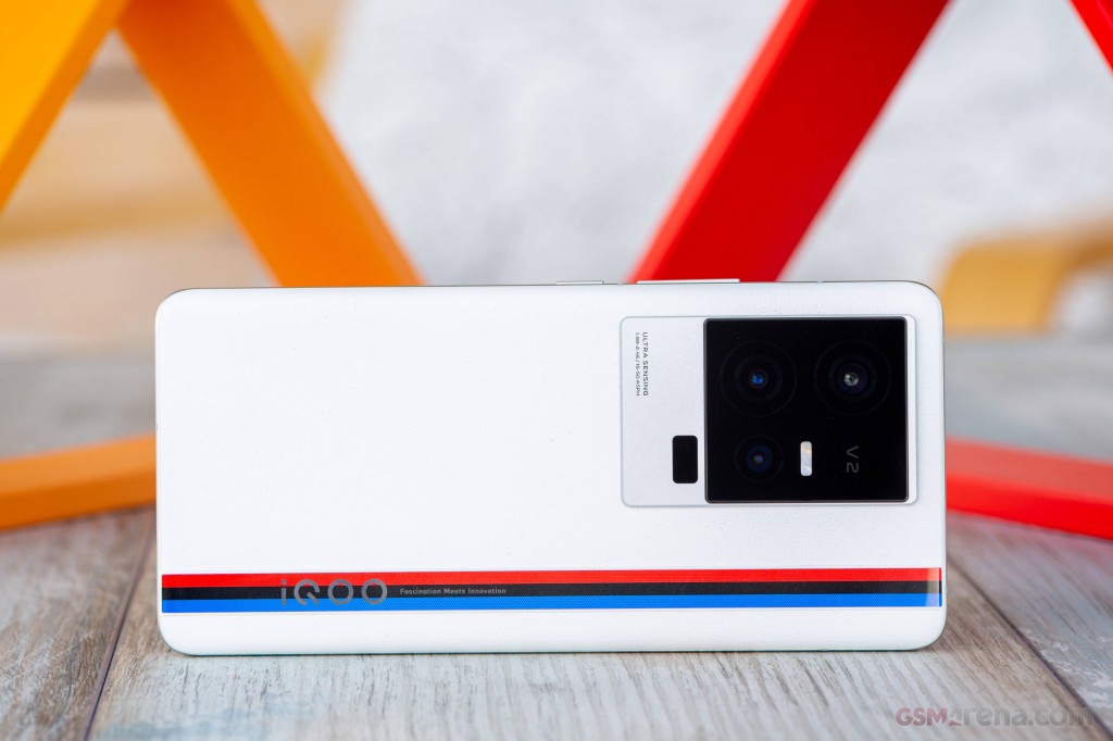vivo iQOO 11 hands-on photo 13