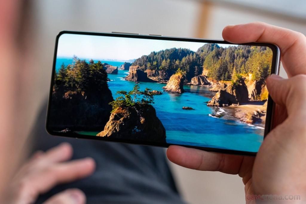 vivo iQOO 11 hands-on photo 23