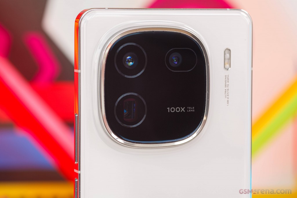vivo iQOO 12 hands-on photo 8