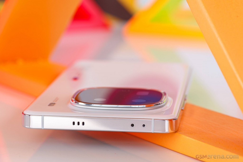 vivo iQOO 12 hands-on photo 12