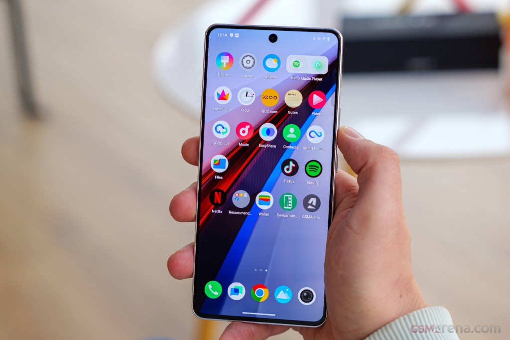 vivo iQOO 12 hands-on photo 20