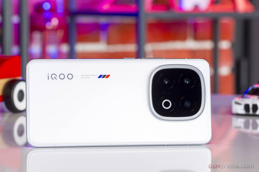 vivo iQOO 13 hands-on photo 3