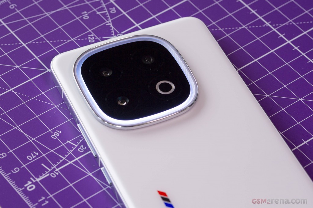 vivo iQOO 13 hands-on photo 6