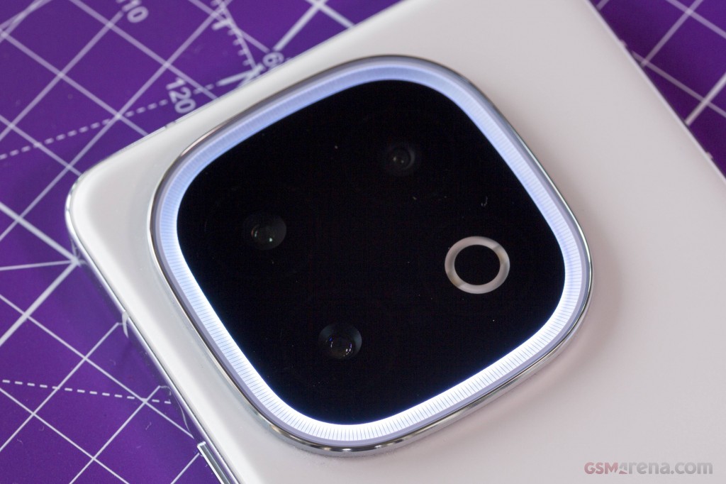vivo iQOO 13 hands-on photo 7