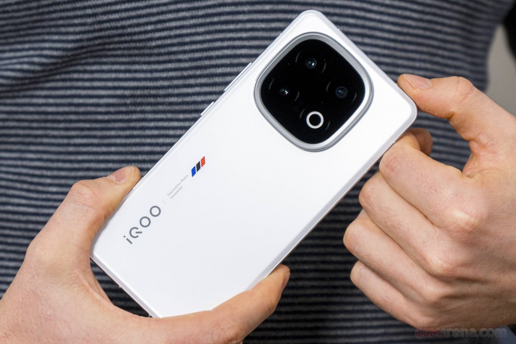 vivo iQOO 13 hands-on photo 9