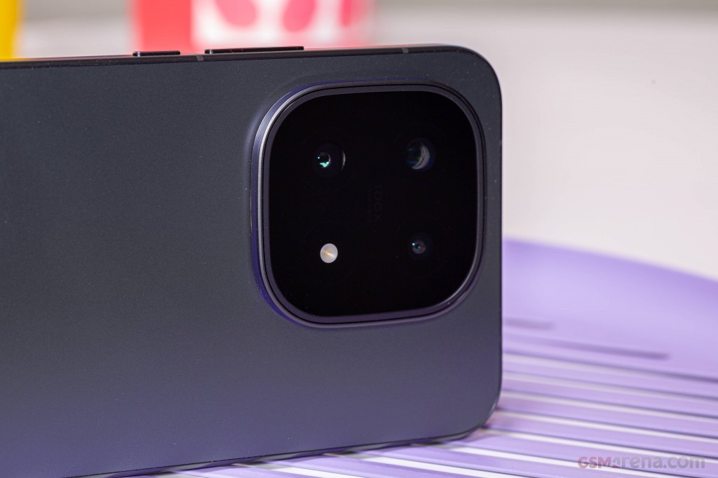 vivo iQOO 15 hands-on photo 4
