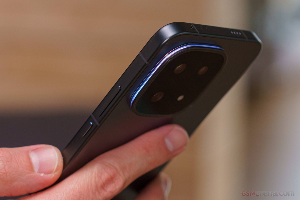 vivo iQOO 15 hands-on photo 12