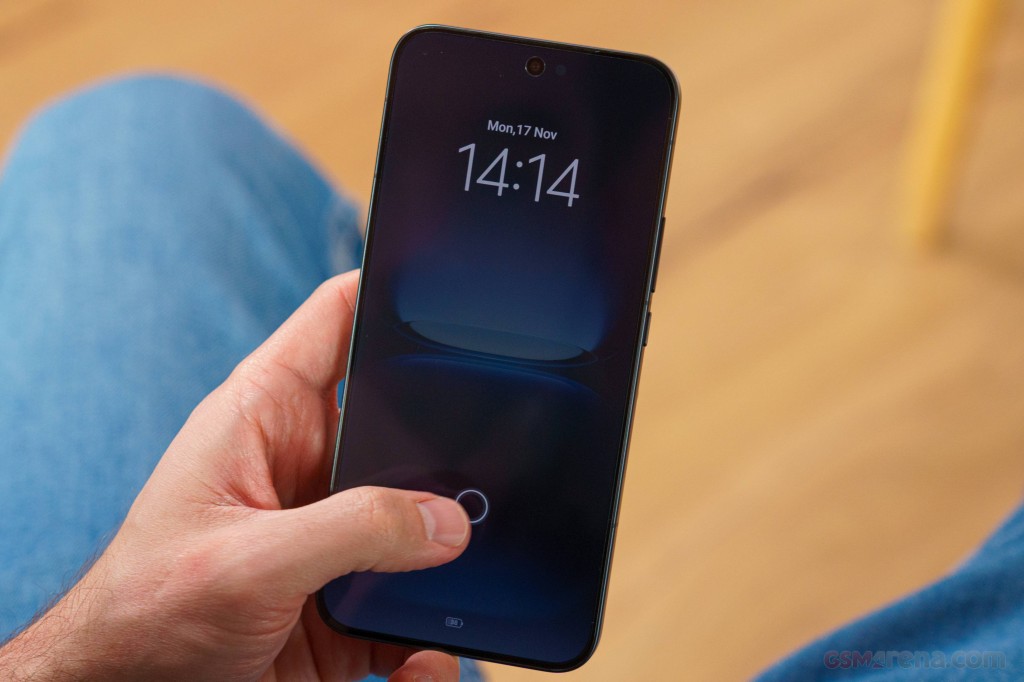 vivo iQOO 15 hands-on photo 18