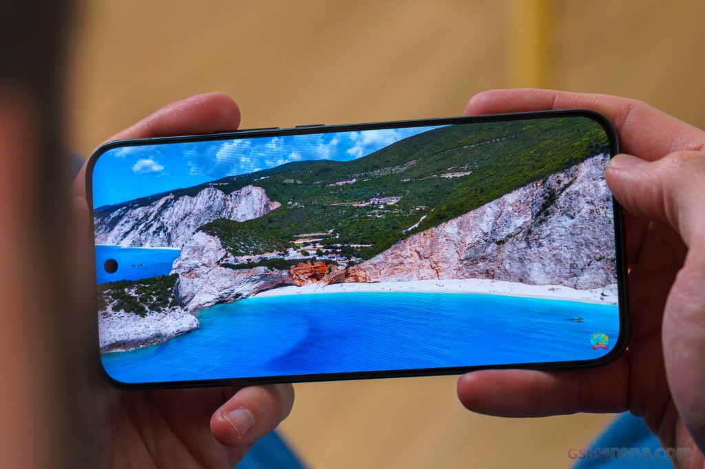 vivo iQOO 15 hands-on photo 19