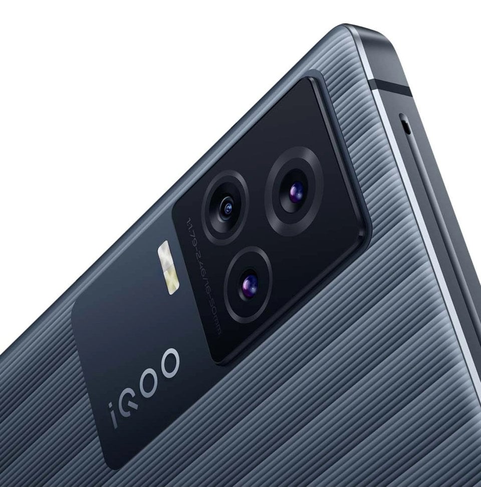 vivo iQOO 7 (India) view 18