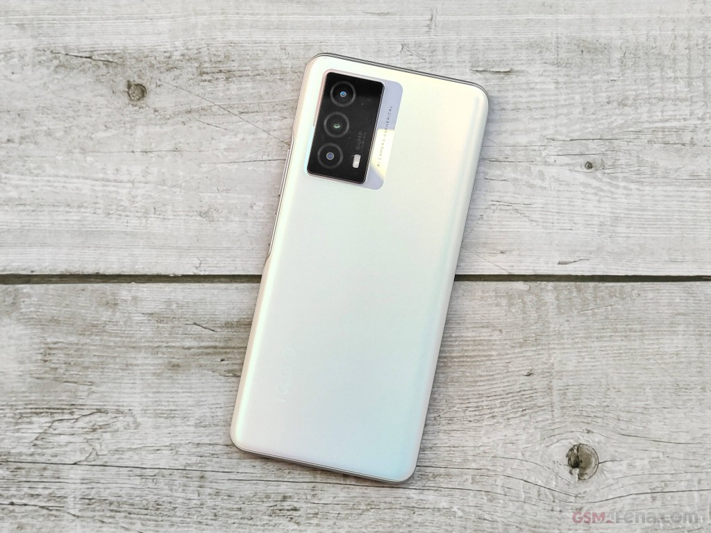 vivo iQOO Z5 hands-on photo 4