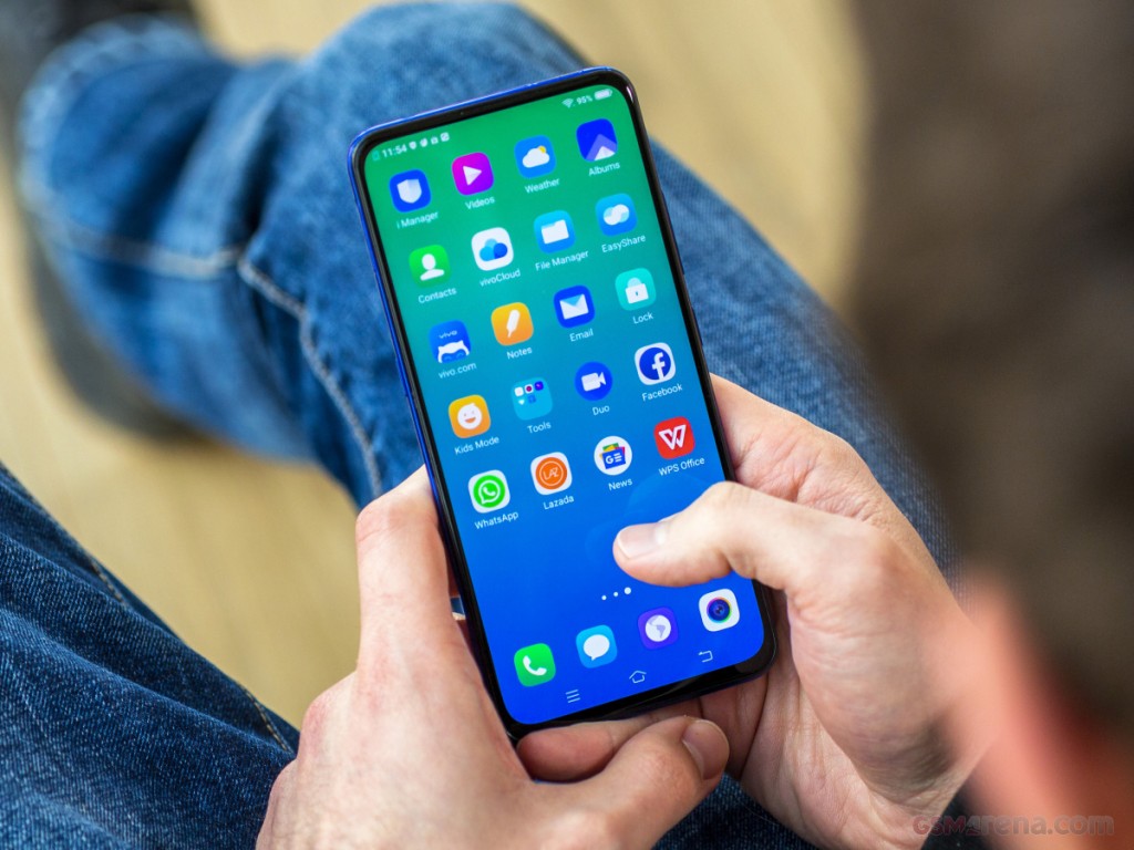 vivo V15 Pro hands-on photo 2