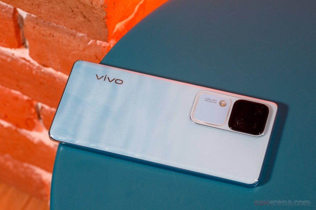 vivo V30 hands-on photo 2