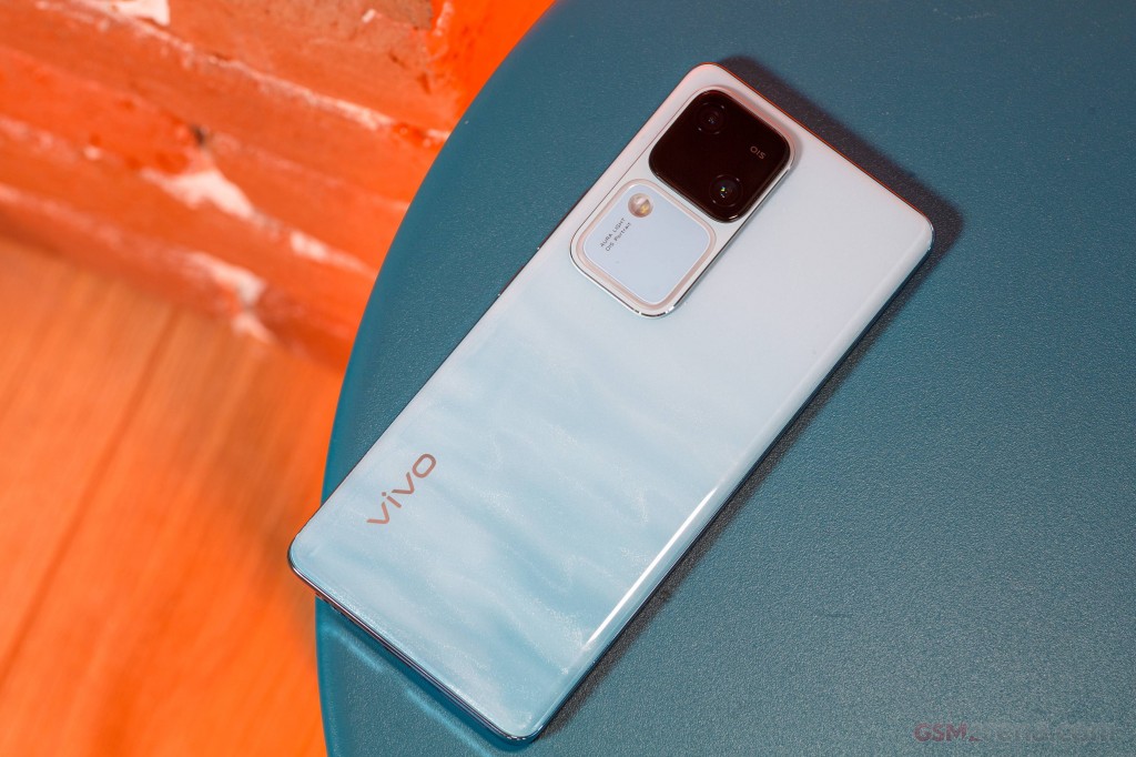 vivo V30 hands-on photo 3