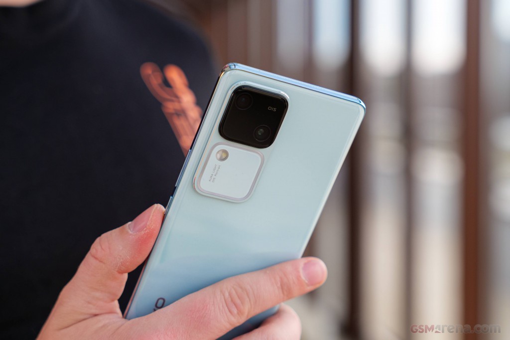 vivo V30 hands-on photo 11