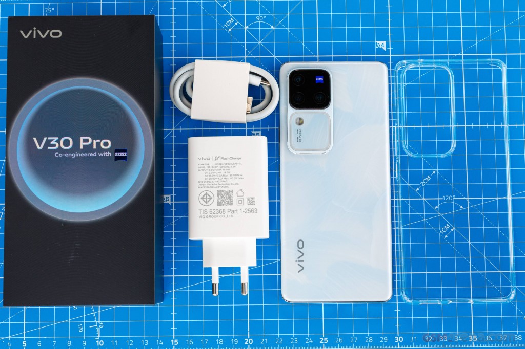 vivo V30 Pro hands-on photo 2