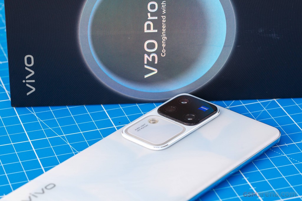 vivo V30 Pro hands-on photo 4