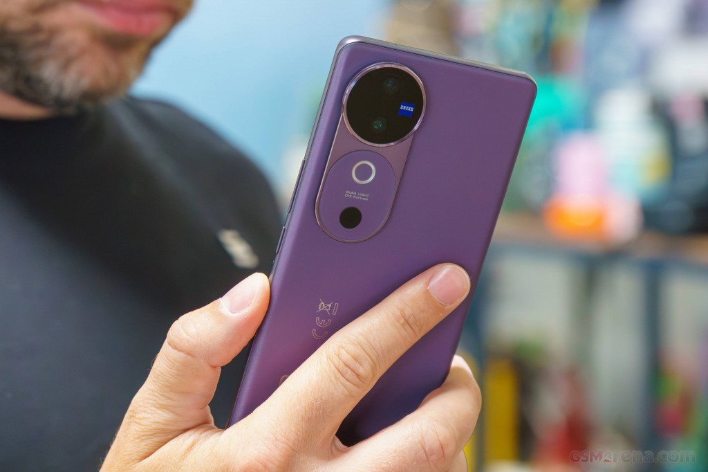 vivo V40 hands-on photo 13