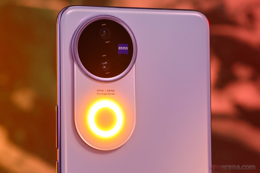 vivo V50 hands-on photo 8