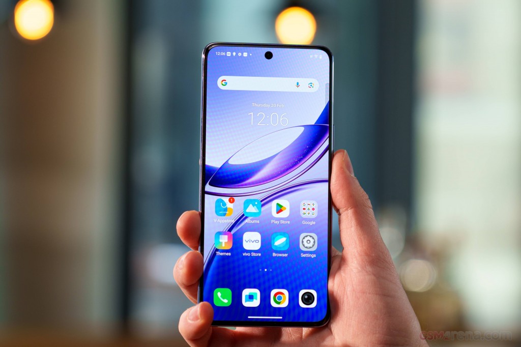 vivo V50 hands-on photo 16