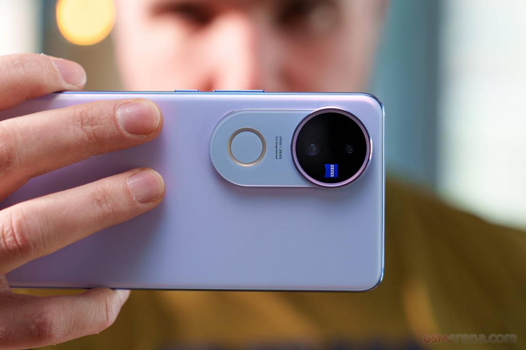vivo V50 hands-on photo 18