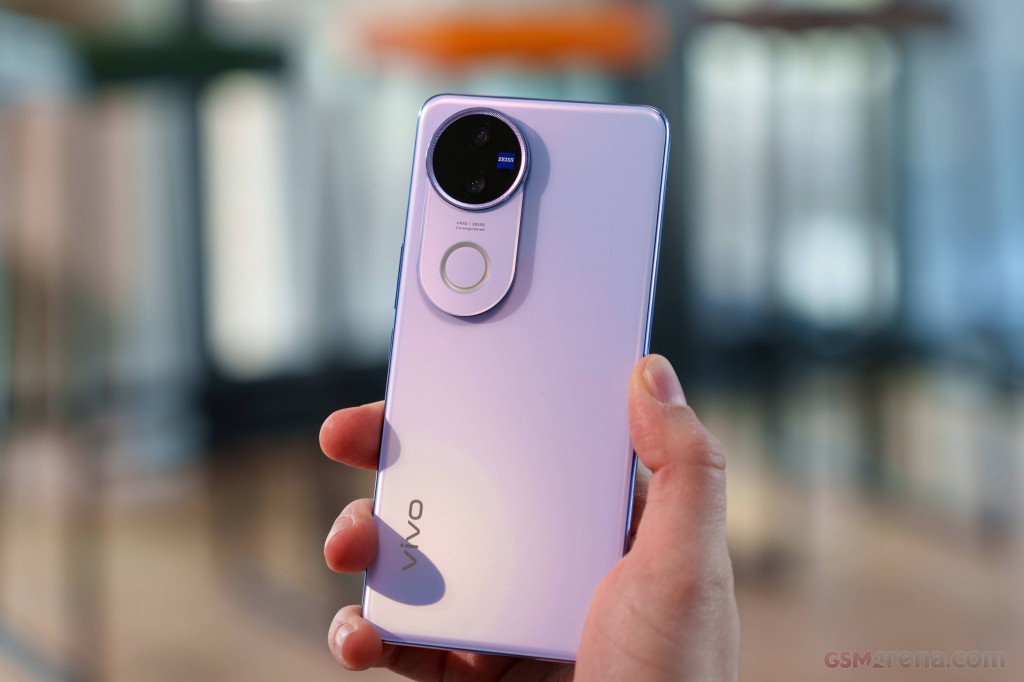 vivo V50 hands-on photo 29