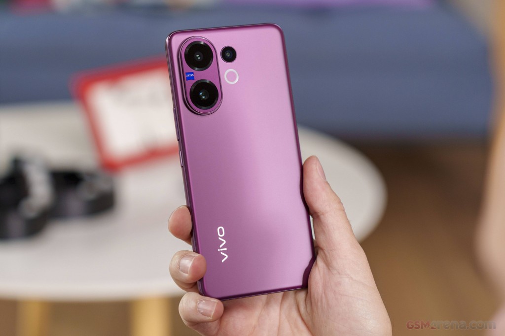 vivo V60 hands-on photo 16