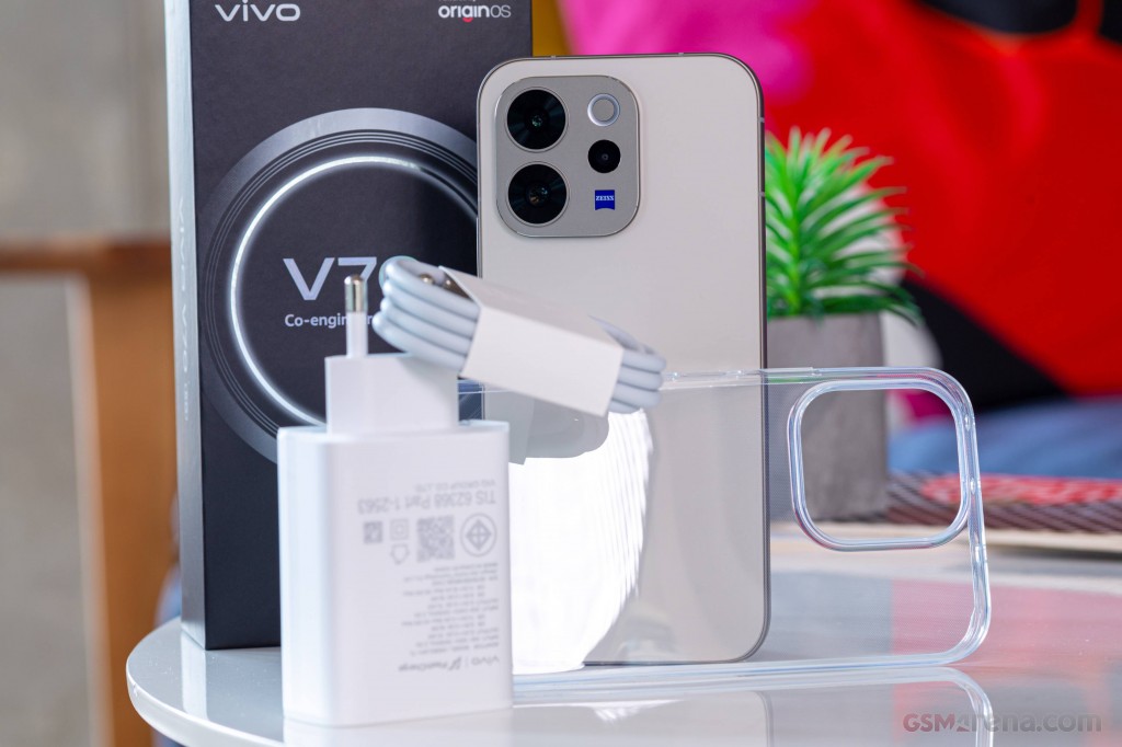 vivo V70 hands-on photo 1