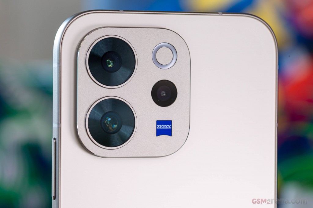 vivo V70 hands-on photo 8