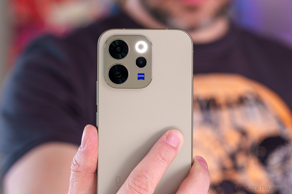 vivo V70 hands-on photo 11