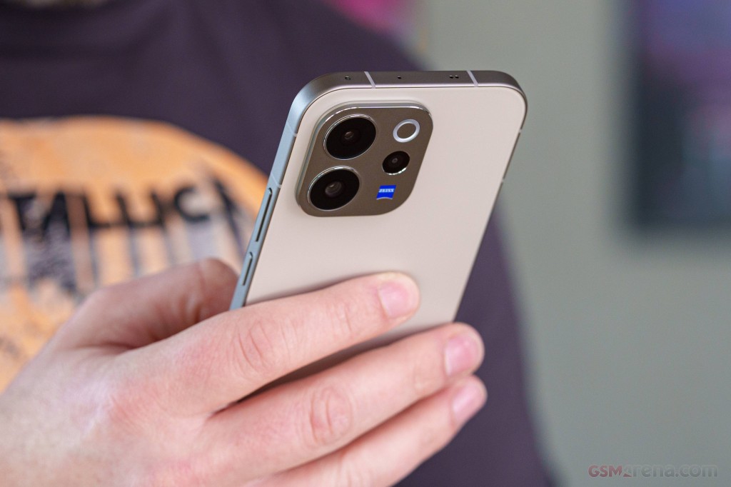 vivo V70 hands-on photo 12