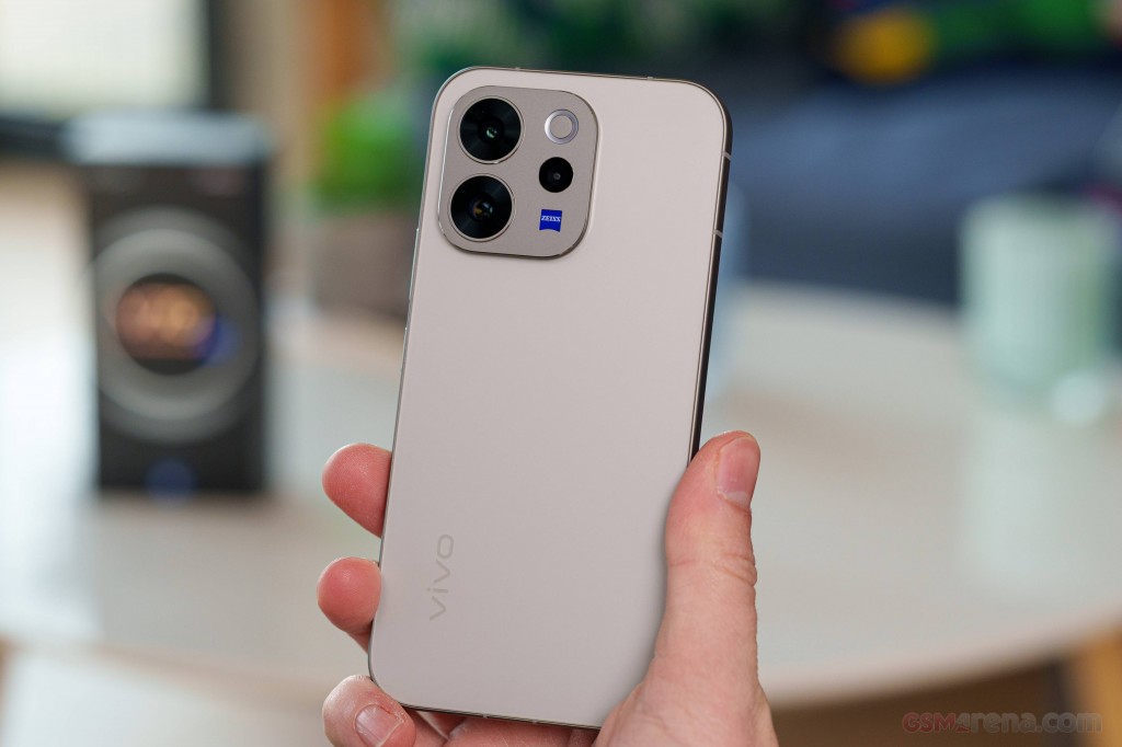 vivo V70 hands-on photo 15