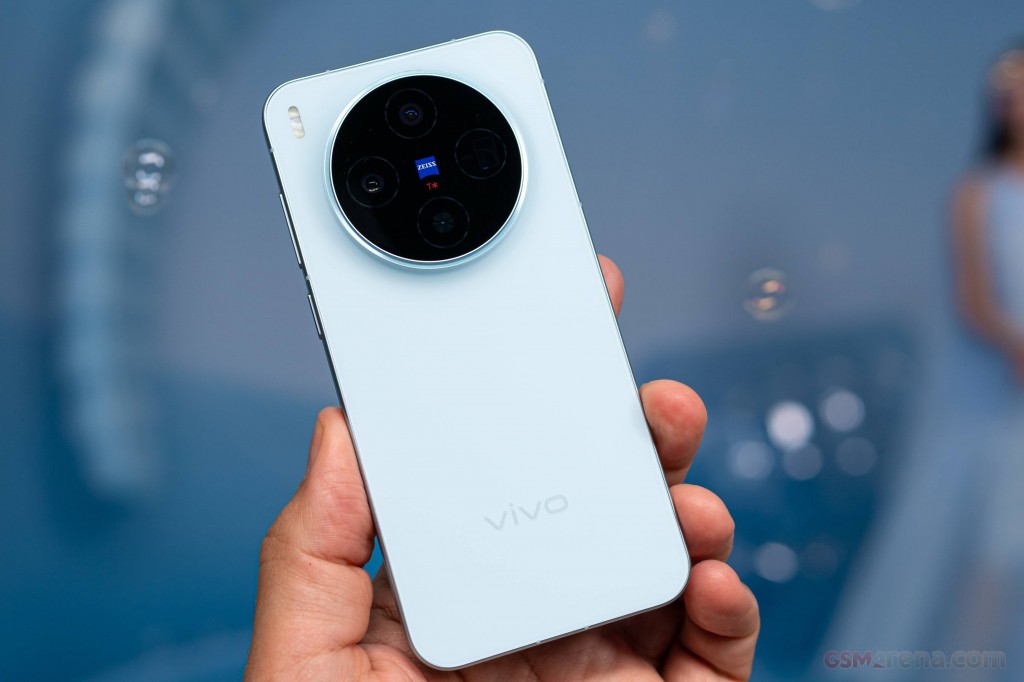 vivo X300 hands-on photo 4