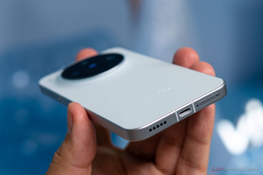 vivo X300 hands-on photo 11