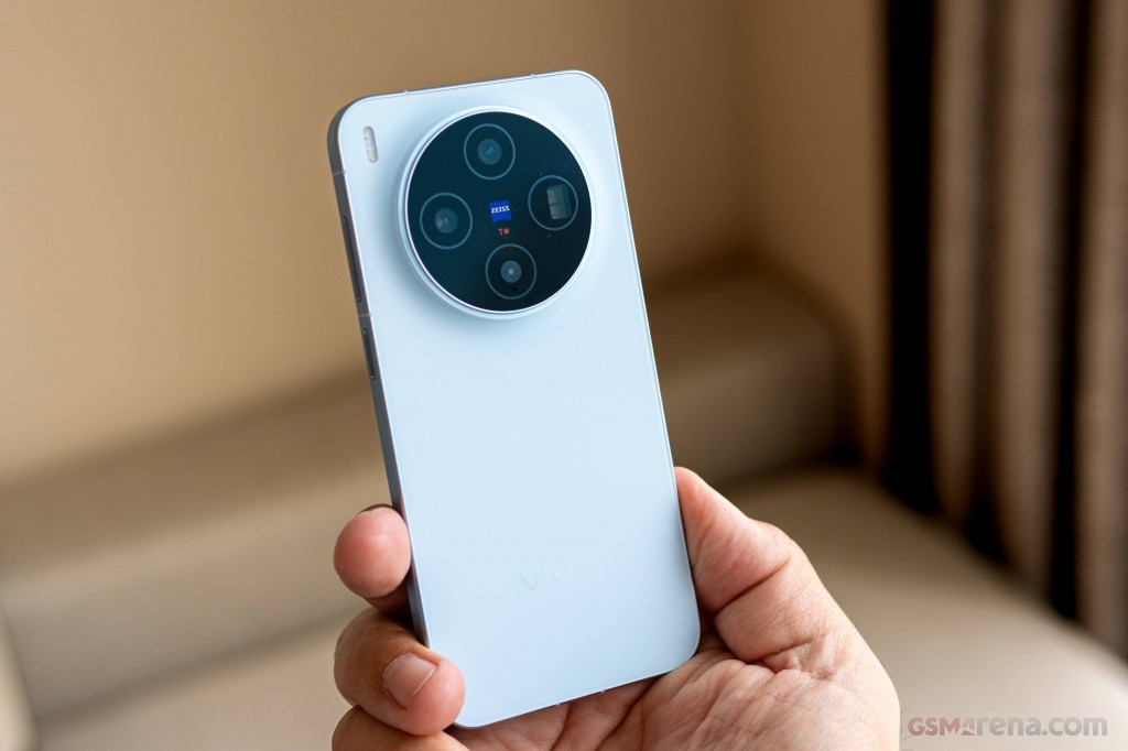 vivo X300 hands-on photo 12