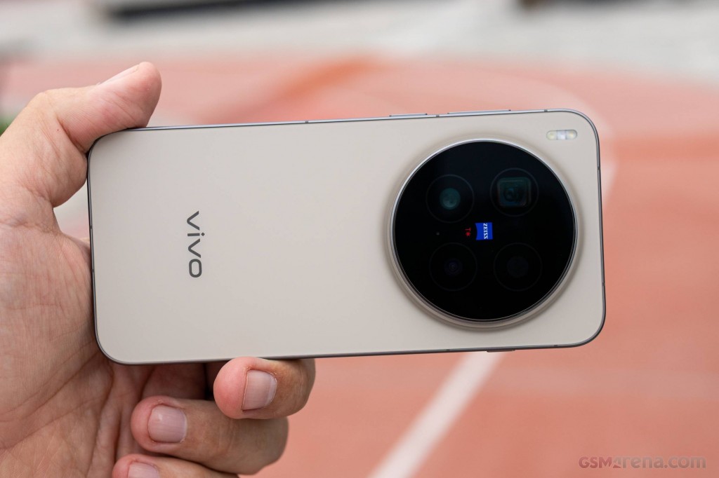 vivo X300 Pro hands-on photo 3
