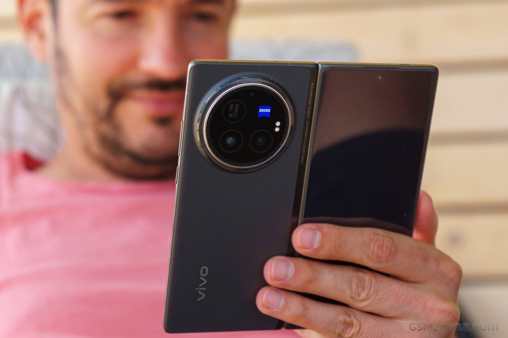 vivo X Fold3 Pro hands-on photo 33