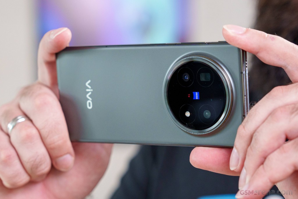 vivo X Fold5 hands-on photo 18