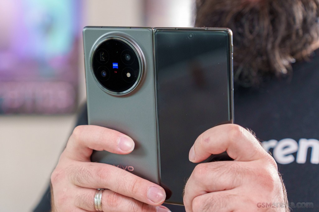 vivo X Fold5 hands-on photo 19