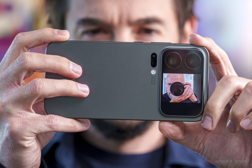 Xiaomi 17 Pro Max hands-on photo 2