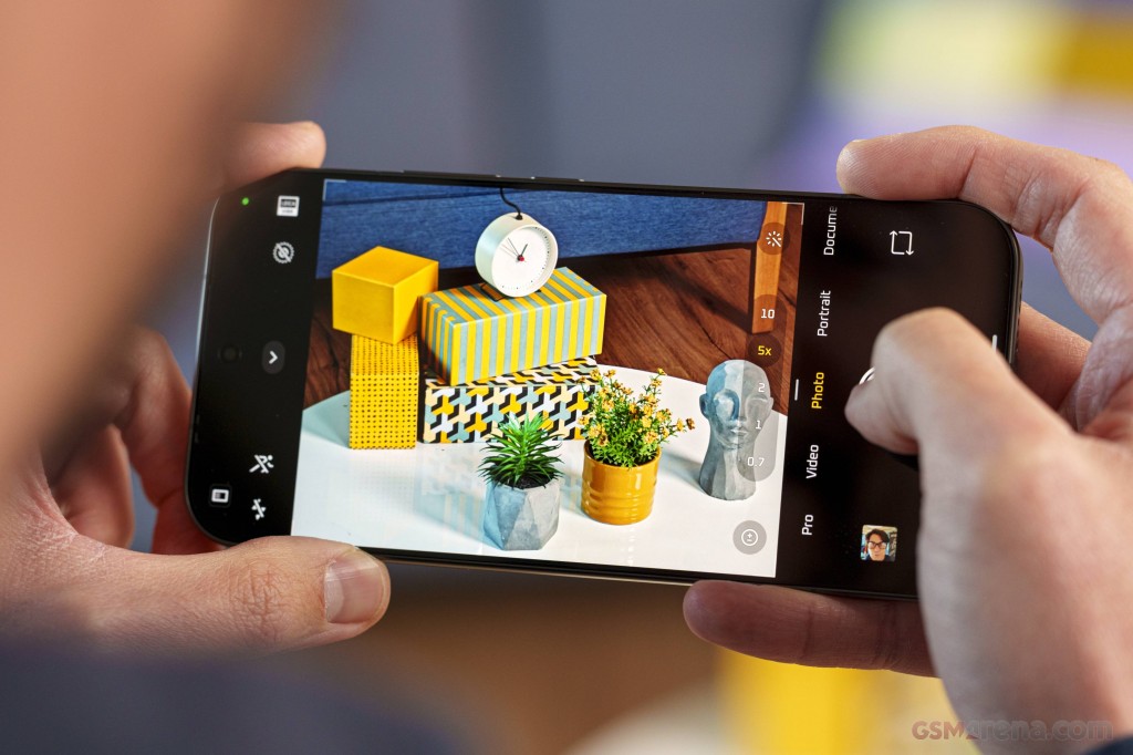 Xiaomi 17 Pro Max hands-on photo 4