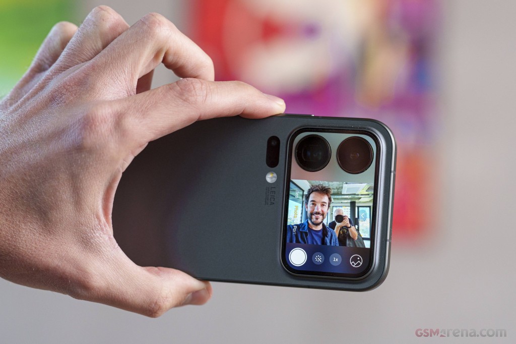 Xiaomi 17 Pro Max hands-on photo 5