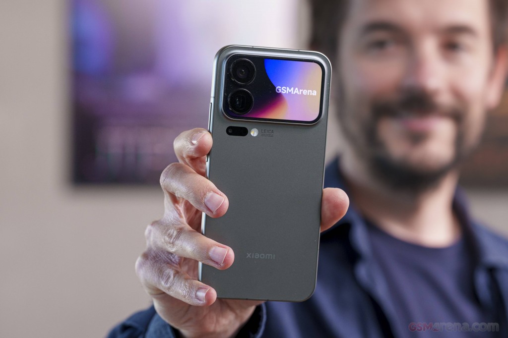 Xiaomi 17 Pro Max hands-on photo 6
