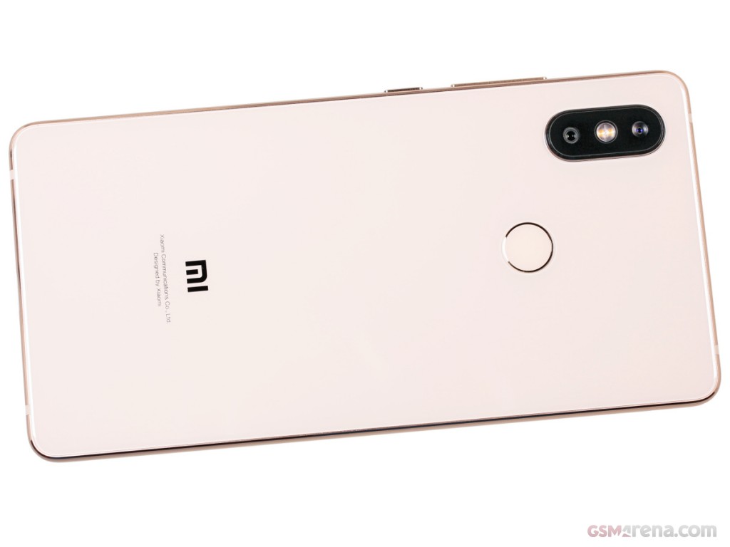 Xiaomi Mi 8 SE hands-on photo 2