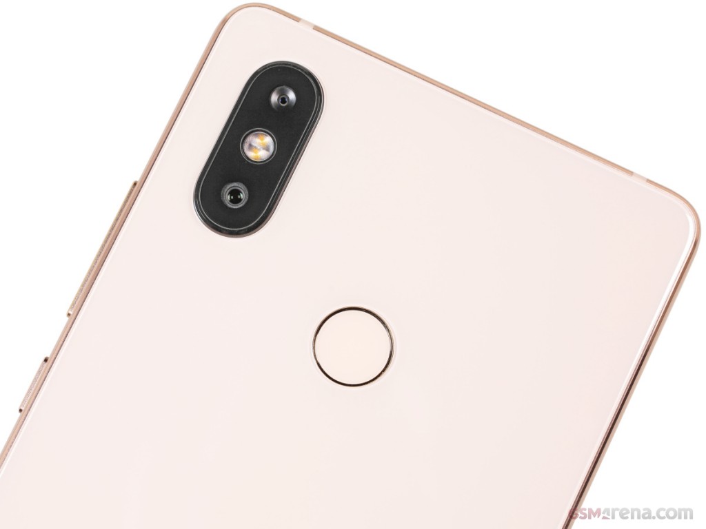 Xiaomi Mi 8 SE hands-on photo 3
