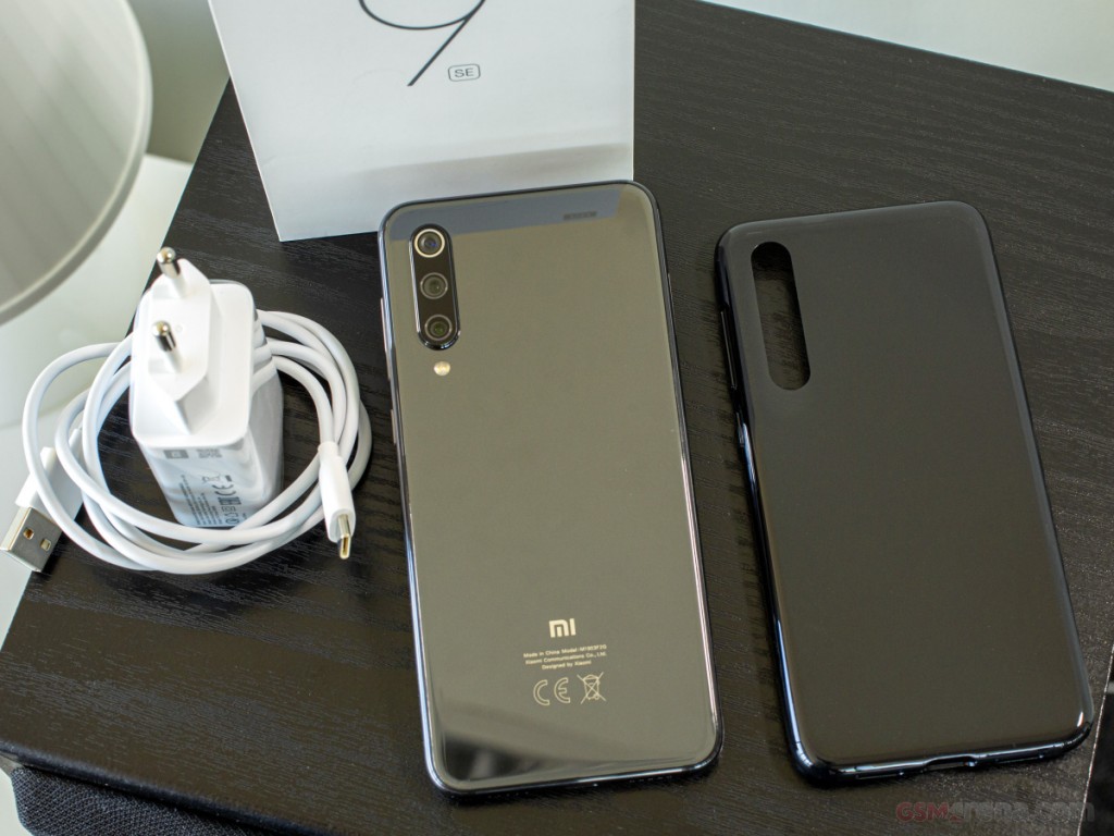 Xiaomi Mi 9 SE hands-on photo 1