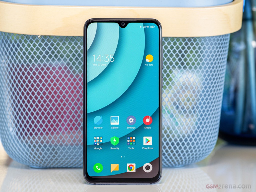 Xiaomi Mi 9 SE hands-on photo 4