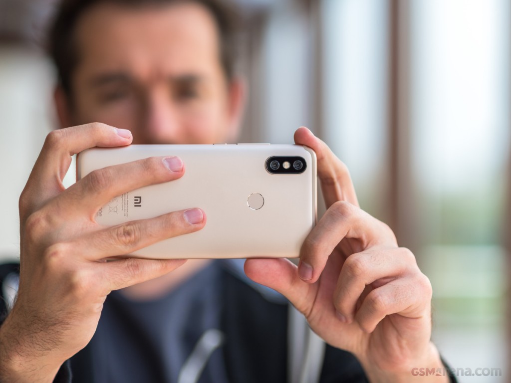 Xiaomi Mi A2 (Mi 6X) hands-on photo 3
