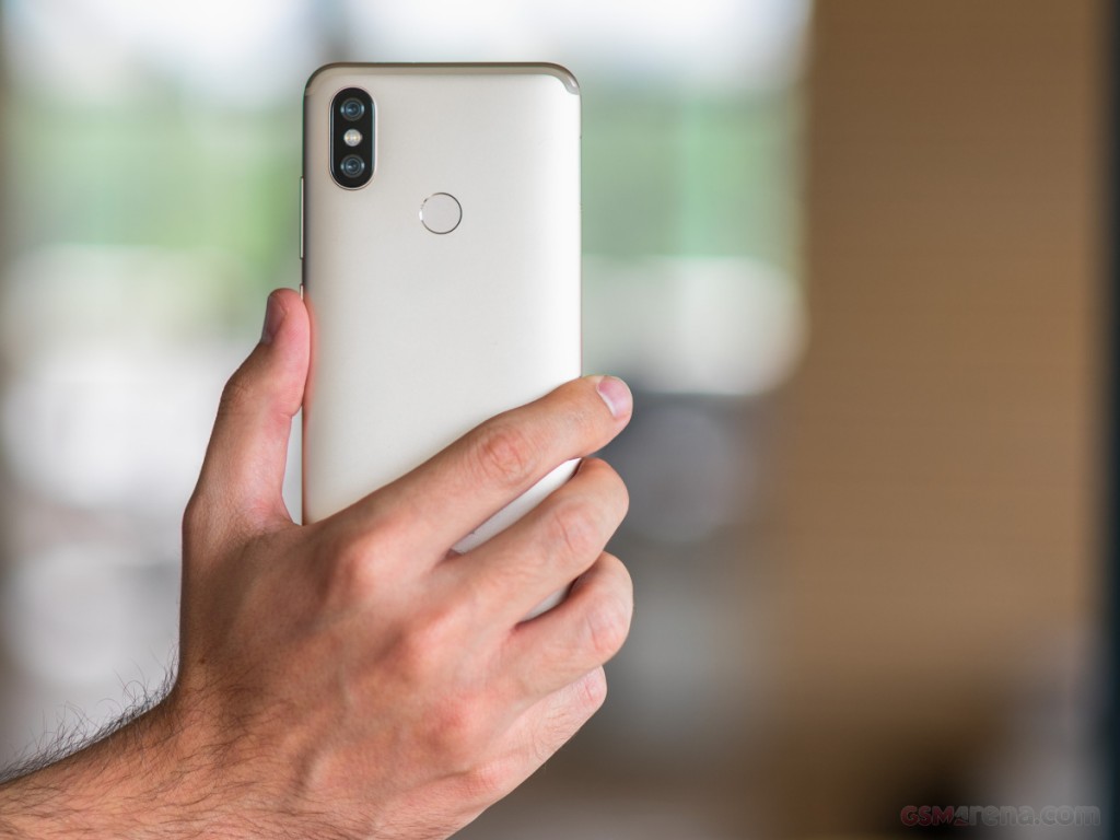 Xiaomi Mi A2 (Mi 6X) hands-on photo 5